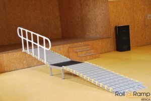 rampa modular roll@ramp para silla de ruedas con barandilla