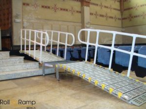 rampa modular en alquiler roll@ramp con barandillas