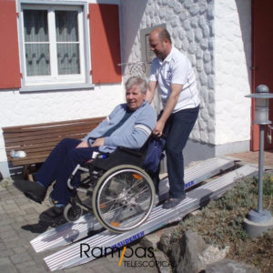 rampa plegable con bordes exteriores para silla de ruedas