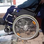 rampa plegable doble vía con bordes exteriores para silla de ruedas
