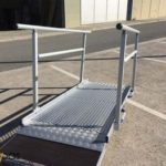 rampa plegable horizontal feal con barandilla