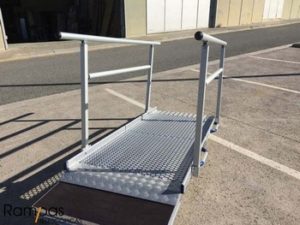 rampa plegable horizontal feal con barandilla